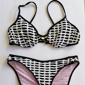 St. John Black and White Patterned Top